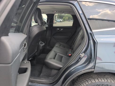 Used 2023 Volvo XC60 B5 Core AWD/4WD image 11