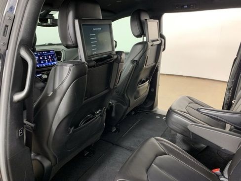 Used 2024 Chrysler Pacifica Touring-L w/ Uconnect Theater Family Group image 34