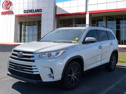 Used 2019 Toyota Highlander XLE w/ Carpet Mat Package (TMS) image 4