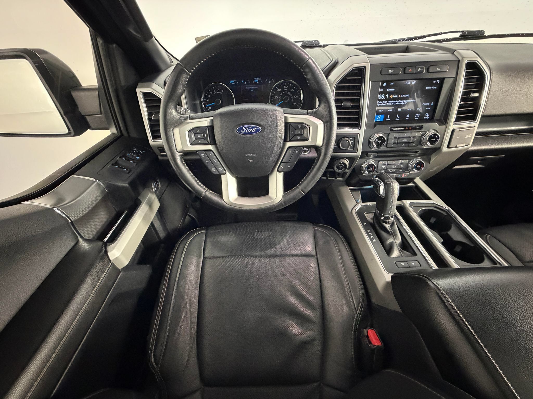 Used 2017 Ford F150 Lariat w/ Equipment Group 502A Luxury AWD/4WD image 38