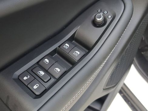 New 2025 Jeep Grand Cherokee Altitude image 22