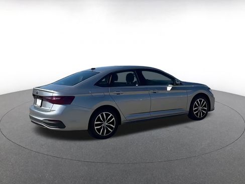 Used 2025 Volkswagen Jetta SE image 15