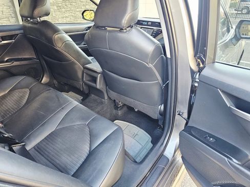 Used 2018 Toyota Camry SE image 12
