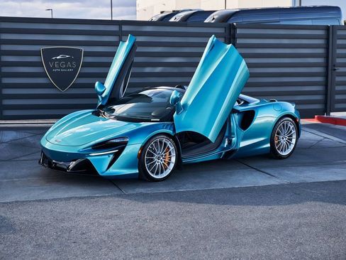 Used 2025 McLaren Artura Spider RWD image 16