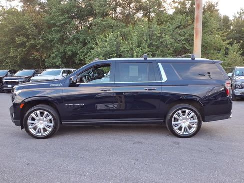 Used 2022 Chevrolet Suburban High Country w/ Premium Package AWD/4WD image 6