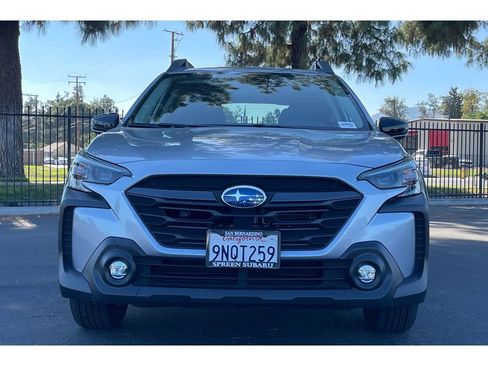 Used 2025 Subaru Outback Premium image 9
