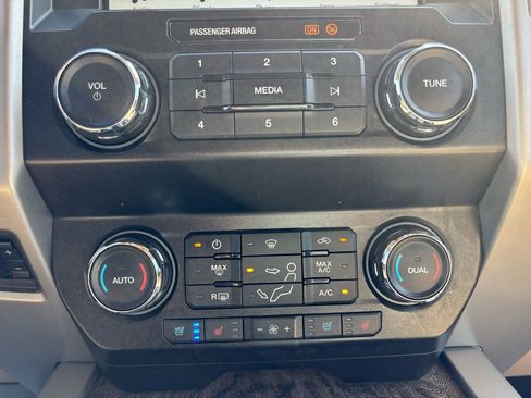 Used 2019 Ford F250 Lariat w/ Chrome Package image 38