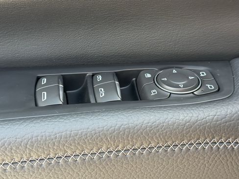 Used 2025 GMC Yukon XL Denali image 25