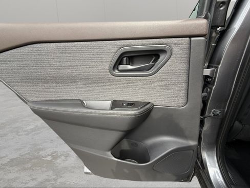 Used 2021 Nissan Rogue S image 24