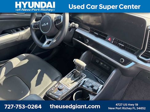Used 2025 Kia Sportage EX FWD image 6