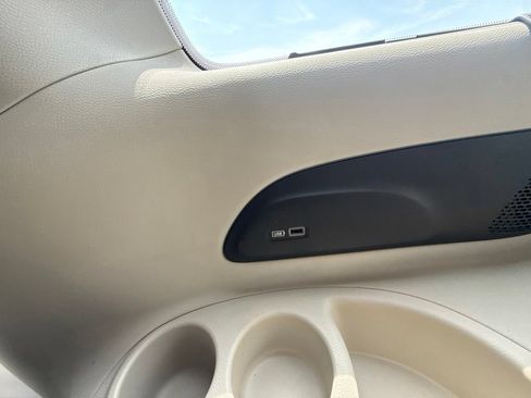 Used 2018 Chrysler Pacifica Touring-L Plus FWD image 14