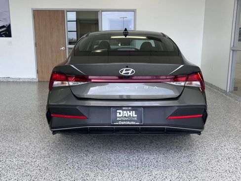 Used 2024 Hyundai Elantra SE FWD image 14