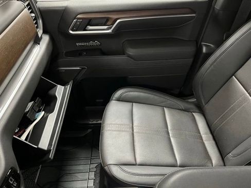 Used 2025 Chevrolet Silverado 1500 High Country w/ Midnight Edition AWD/4WD image 40