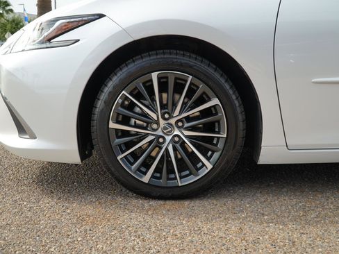 Used 2023 Lexus ES 350 w/ Premium Package FWD image 12