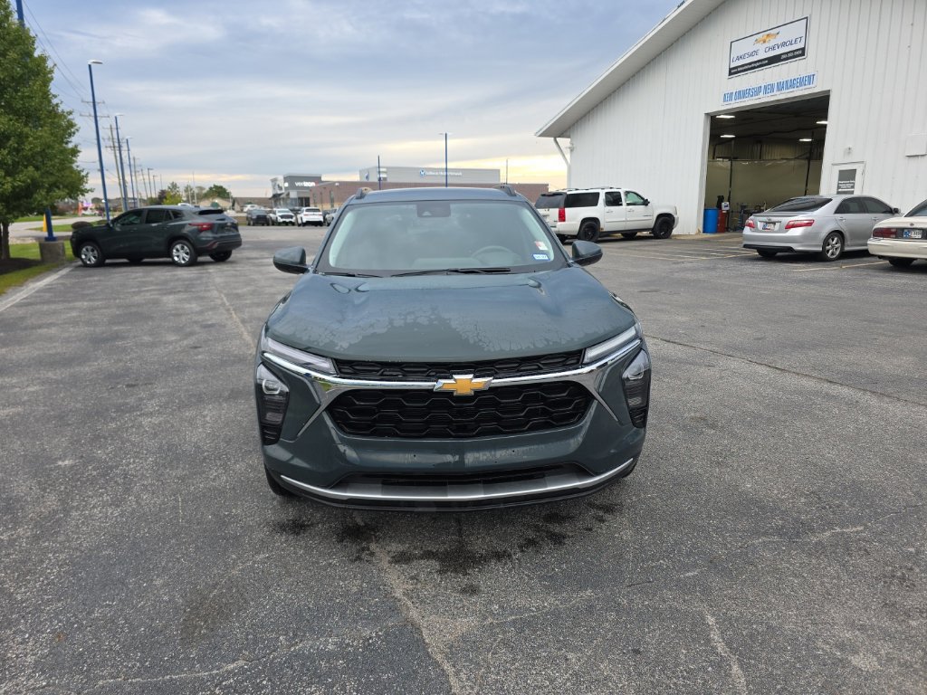 Used 2026 Chevrolet Trax LT FWD image 8