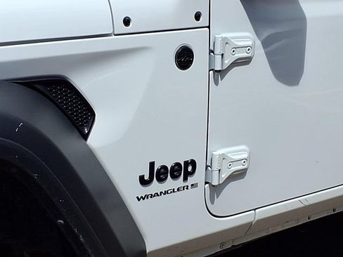 Used 2024 Jeep Wrangler Unlimited Sport AWD/4WD image 25