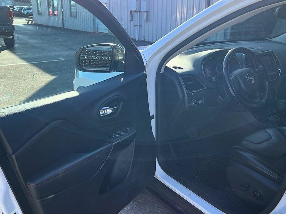 Used 2020 Jeep Cherokee Trailhawk AWD/4WD image 9