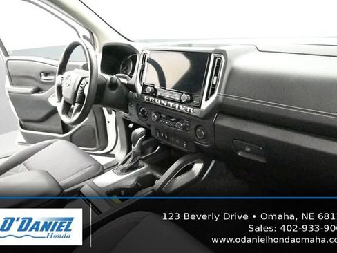 Used 2025 Nissan Frontier SV w/ SV Convenience Package AWD/4WD image 41