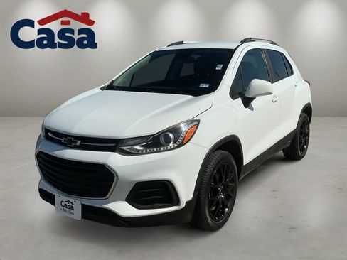Used 2022 Chevrolet Trax LT w/ Premium Seat Package AWD/4WD image 1