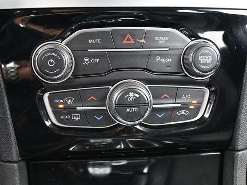 Used 2023 Chrysler 300 Touring L image 23