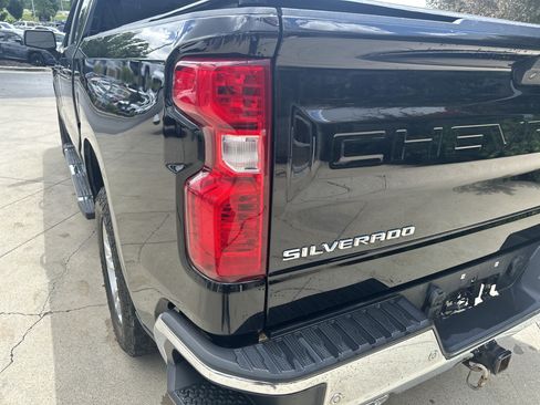 Used 2021 Chevrolet Silverado 1500 LT AWD/4WD image 12