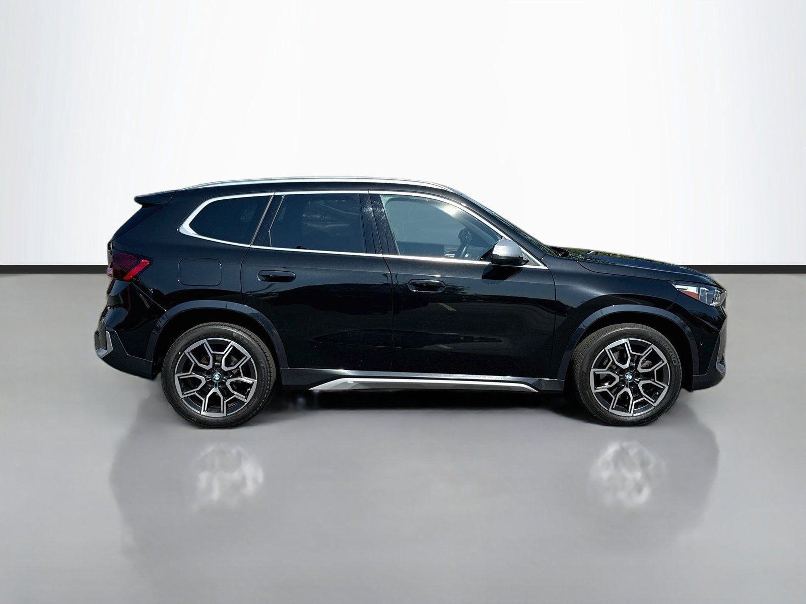 Used 2023 BMW X1 xDrive28i w/ Convenience Package AWD/4WD image 8