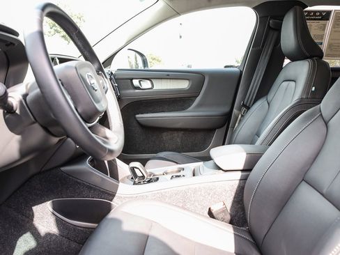 New 2025 Volvo XC40 B5 Core w/ Climate Package image 17