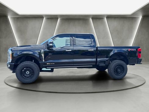 Used 2023 Ford F250 Platinum w/ FX4 Off-Road Package AWD/4WD image 4