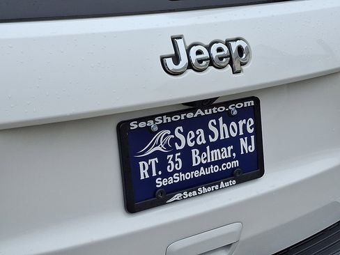 Used 2020 Jeep Grand Cherokee Overland image 32