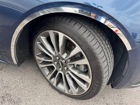 Used 2017 Lincoln Continental Reserve w/ Luxury Package image 4