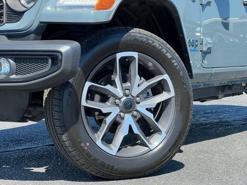 Used 2024 Jeep Wrangler Unlimited AWD/4WD image 2