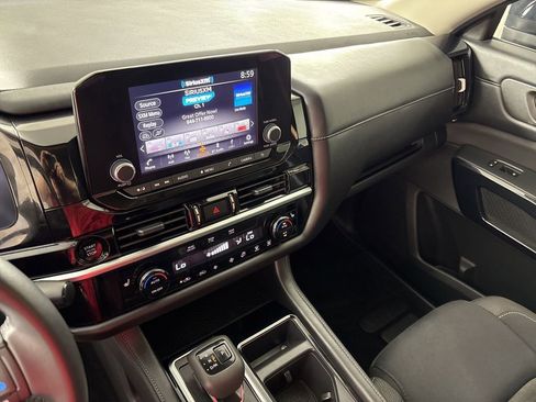 Used 2025 Nissan Pathfinder SV FWD image 33