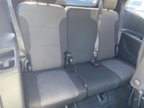 Used 2022 Chevrolet Traverse LT image 12