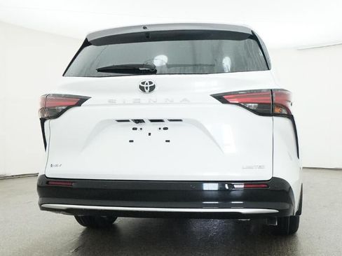 New 2026 Toyota Sienna Limited FWD image 23