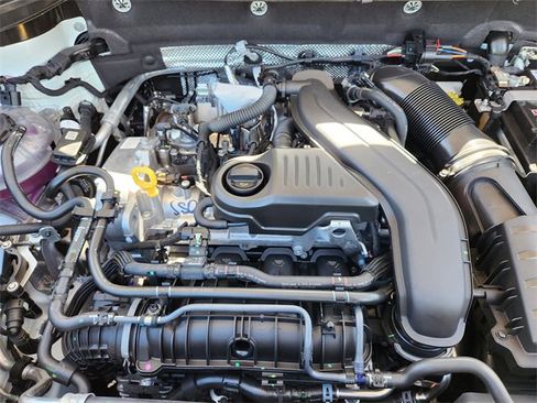 New 2025 Volkswagen Taos SE image 30