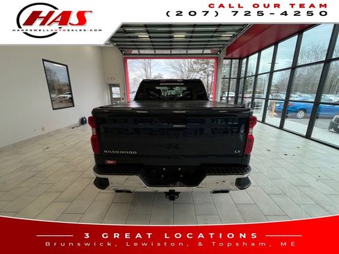 Used 2022 Chevrolet Silverado 1500 LT w/ Z71 Off-Road Package AWD/4WD image 5