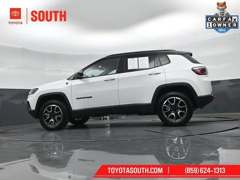 Used 2024 Jeep Compass Trailhawk AWD/4WD image 41