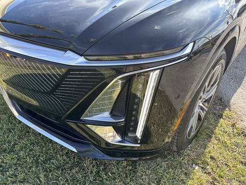 New 2025 Cadillac Lyriq Luxury image 9