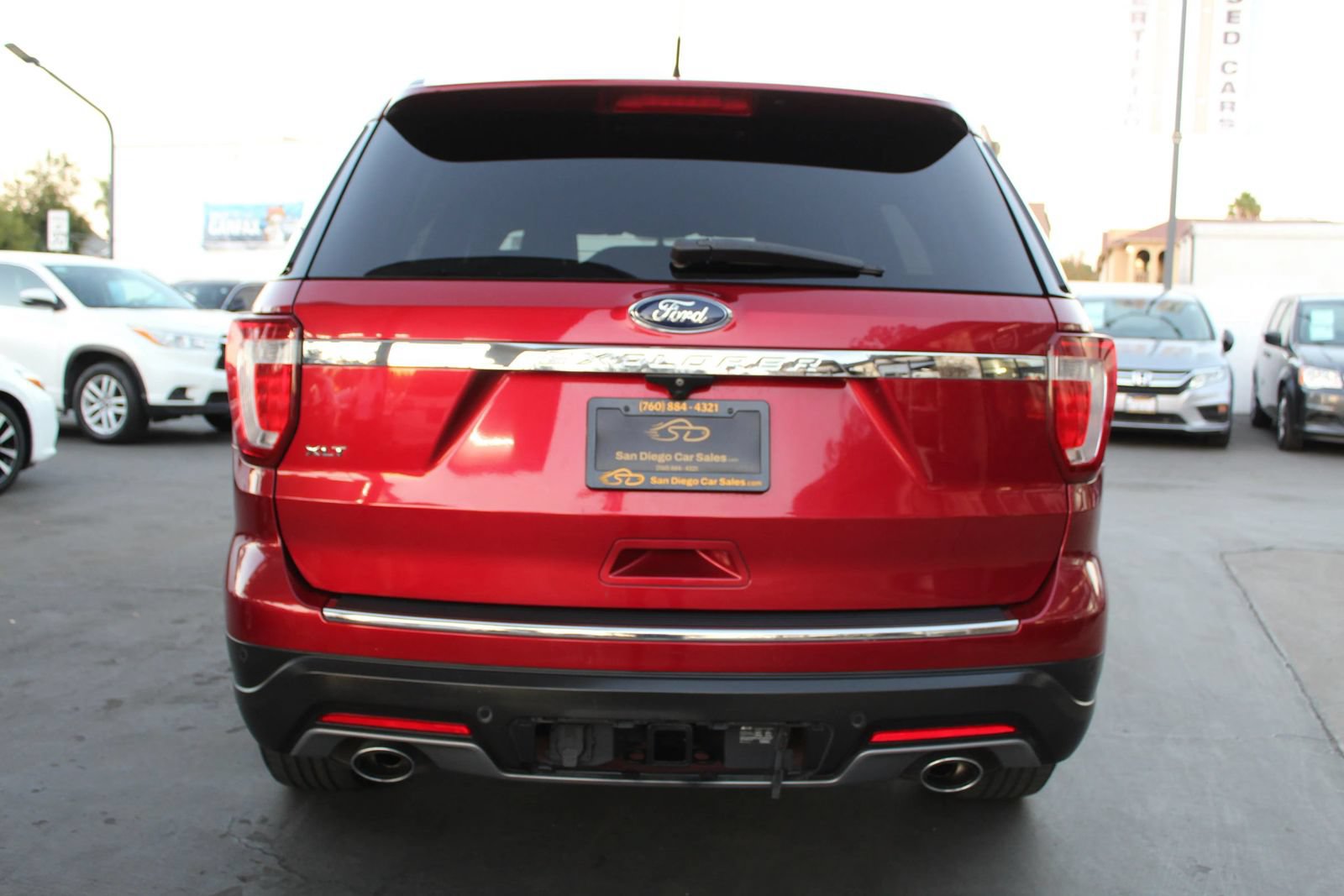 Used 2018 Ford Explorer XLT w/ Equipment Group 202A FWD image 4
