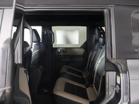 Used 2024 Ford Bronco Wildtrak image 30