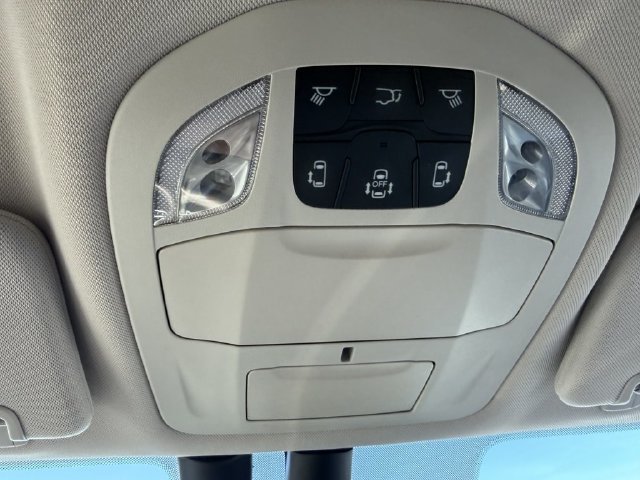 Used 2021 Chrysler Pacifica Touring-L w/ Uconnect Theater Family Group FWD image 30