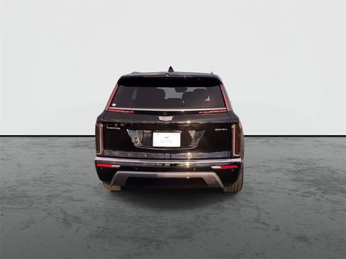 Used 2026 Cadillac Vistiq Luxury image 7