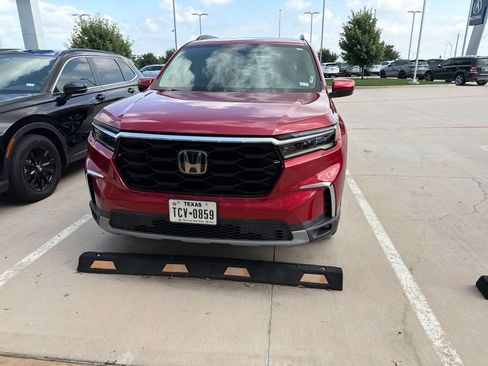 Used 2023 Honda Pilot Touring image 2