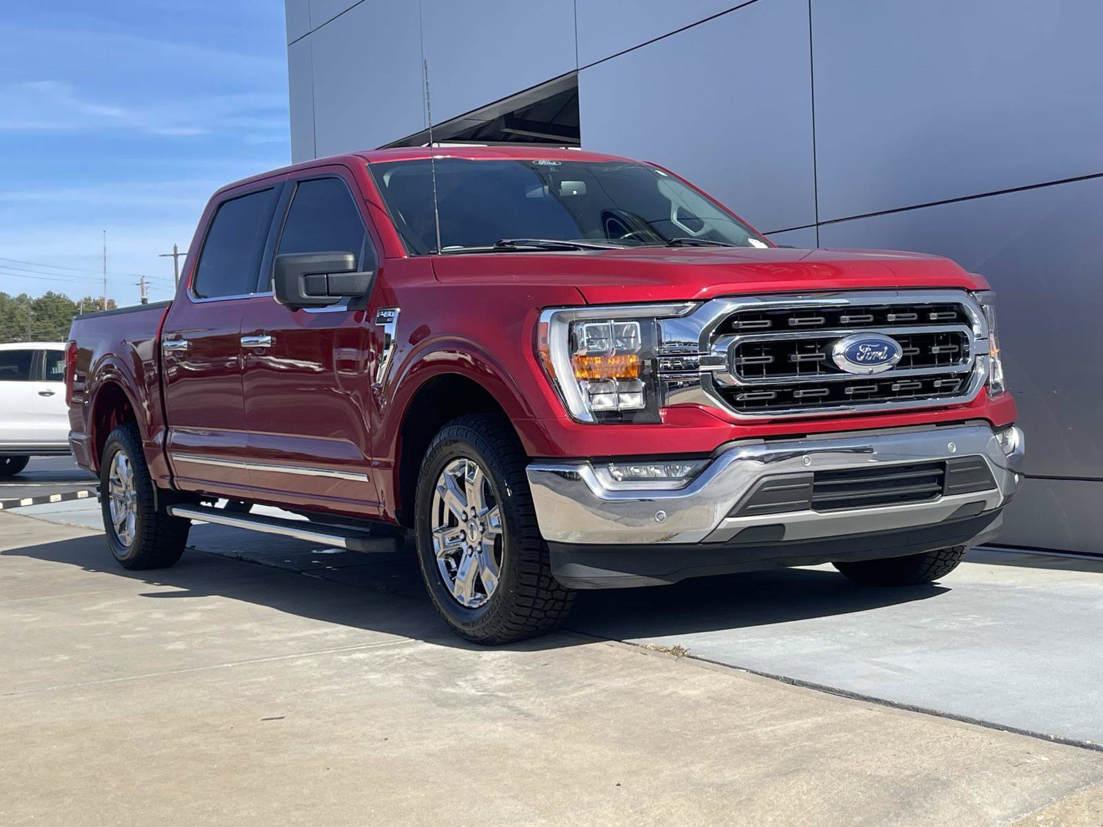 Used 2021 Ford F150 XLT w/ Equipment Group 302A High RWD image 2
