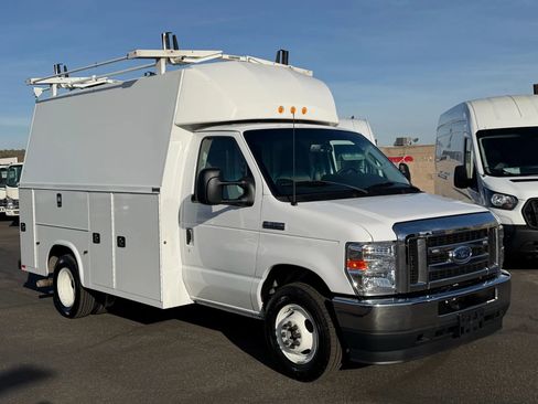 Used 2023 Ford E-350 and Econoline 350 Super Duty w/ Power Windows & Locks Group image 8