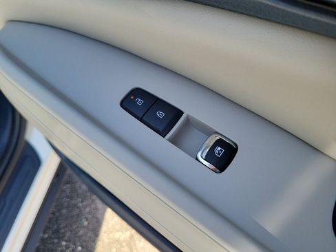 New 2026 Kia Carnival EX FWD image 11