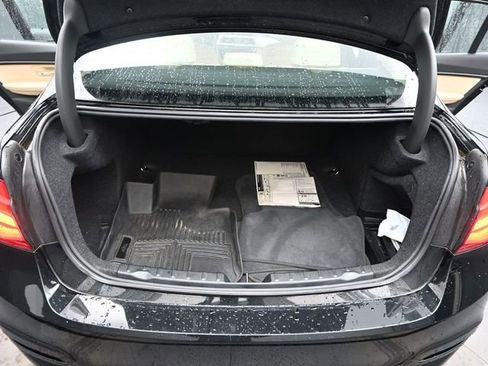 Used 2018 BMW 320i Sedan image 17