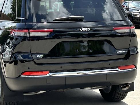 Used 2025 Jeep Grand Cherokee Laredo X RWD image 6