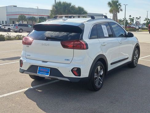Used 2022 Kia Niro EX Premium image 3