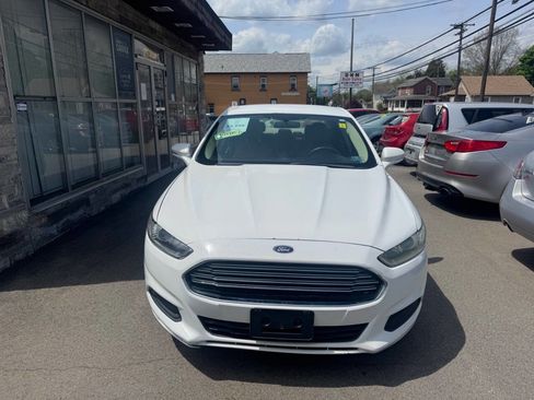Used 2013 Ford Fusion SE FWD image 2